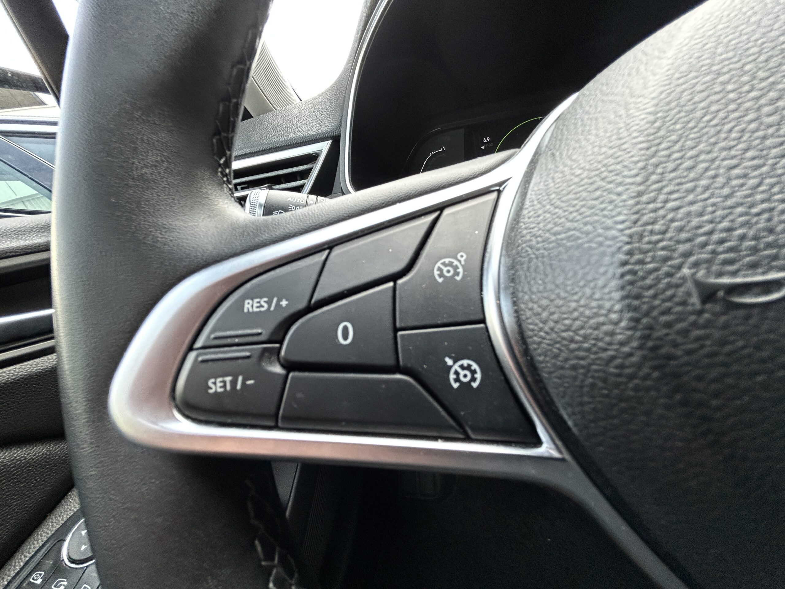 Renault Clio V E-Tech 140 Business CarVentures photo 026