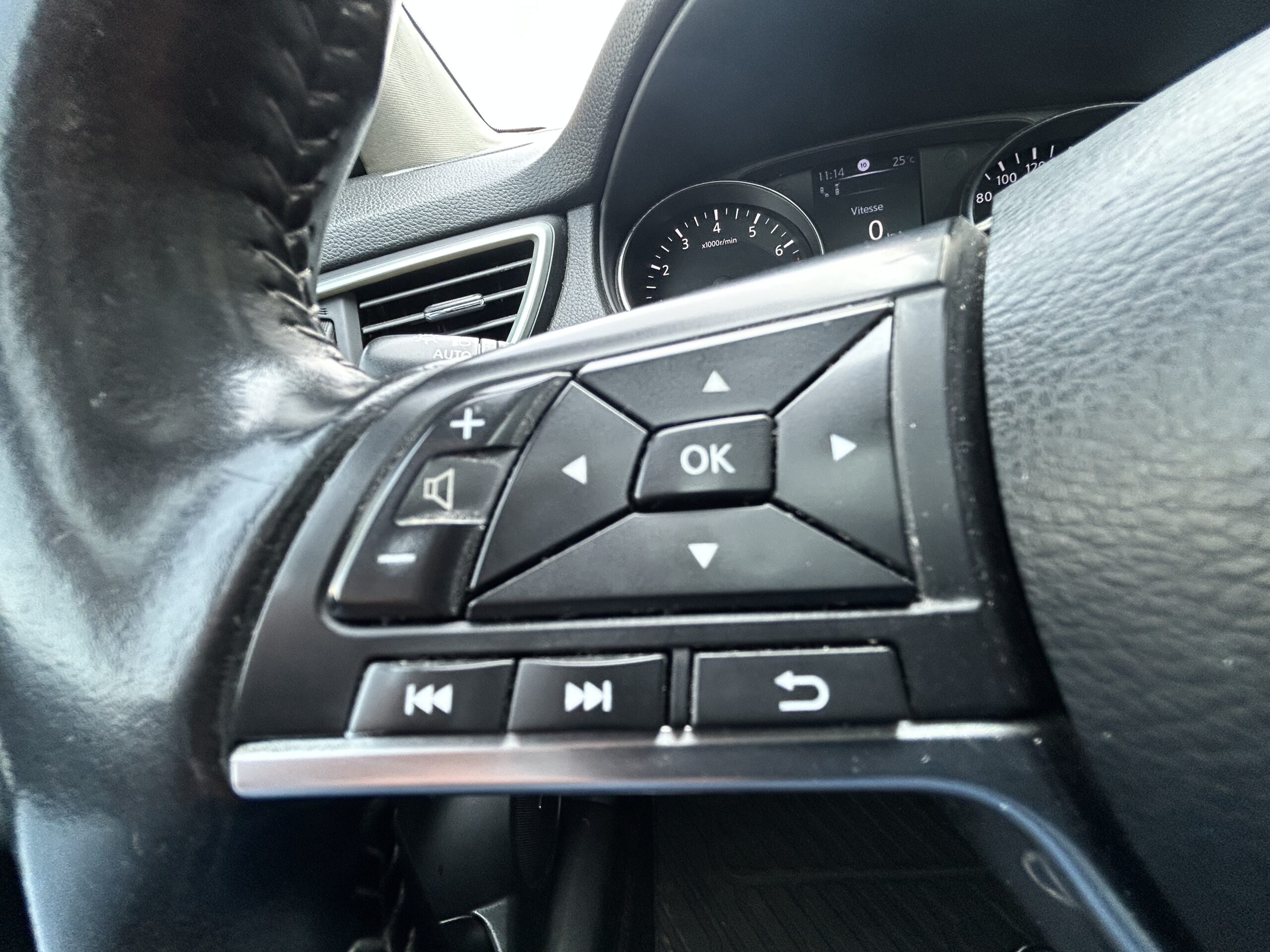 Nissan Qashqai DIG-T 115 Tekna CarVentures photo 025