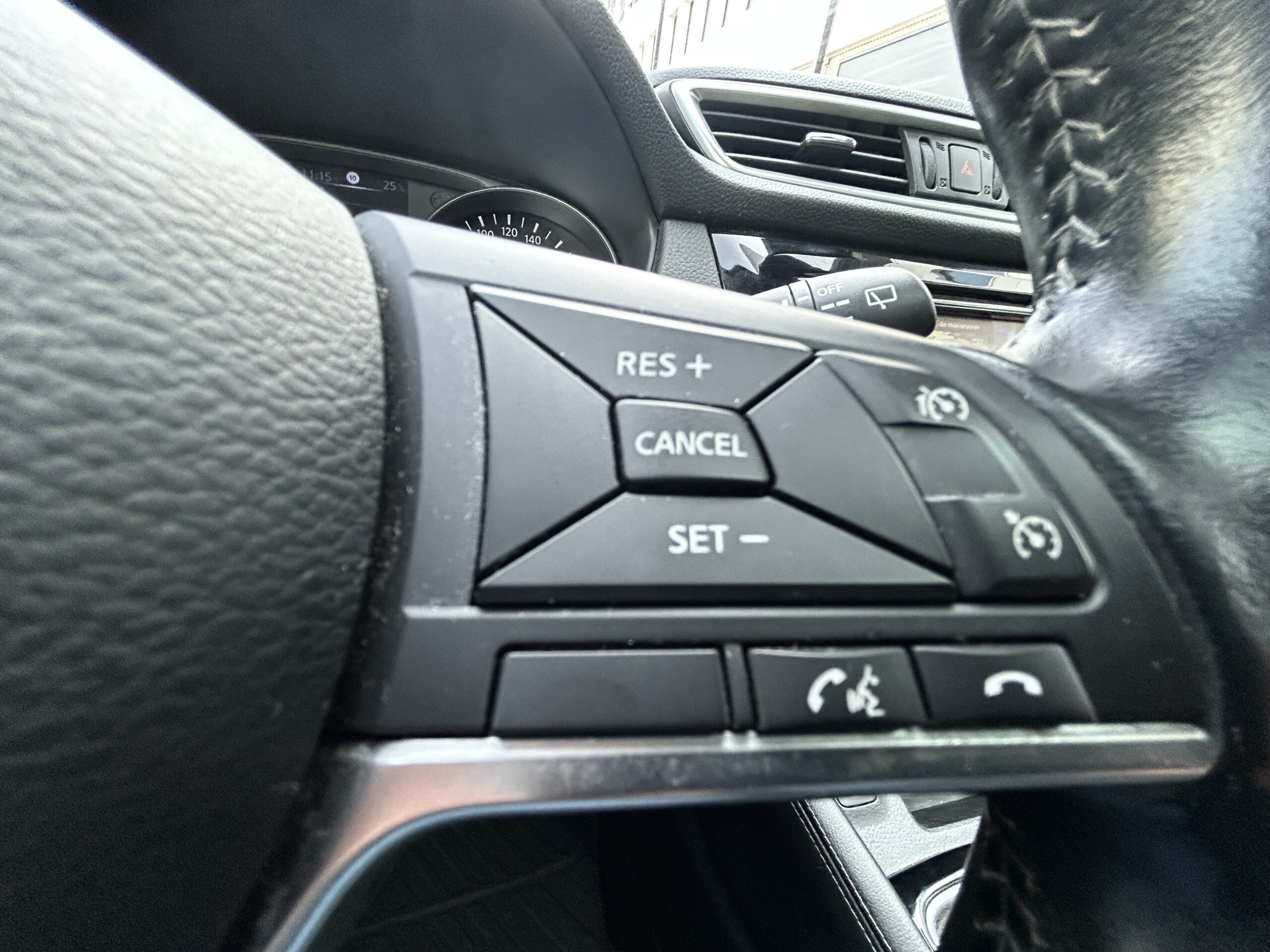 Nissan Qashqai DIG-T 115 Tekna CarVentures photo 026